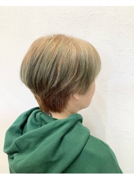 ピース(piEcE) Fir Green 20代30代40代ショートボブ ブリーチ グラデーション