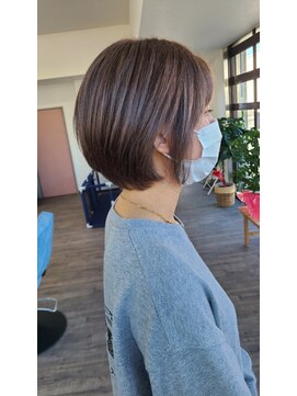 フロスト(FROST) ショートボブ＋アッシュカラー