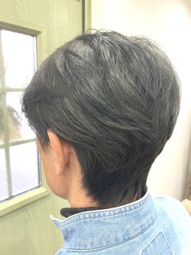 リル(LiL) センターパート／ツーブロック／ブルーグレージュ