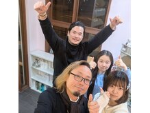 アズヘアー ラペ 三日市店(A'z hair LAPAIX)の雰囲気（ロココ調のアンティークが柔らかい光に包まれるオシャレ空間）