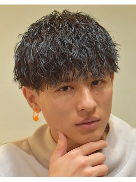 フリーク バーバーショップ 都島店(FREAK BARBER SHOP) 黒髪縦落ちツイストスパイラルパーマツーブロックマッシュ