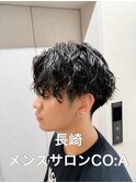 ツイストスパイラルパーマ　ツーブロック無造作刈り上げマッシュ