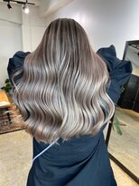 メリー オオサカ(Merly Osaka)&nbsp;なみ巻きが似合うバレイヤージュ_つやつやシルクグレージュ_