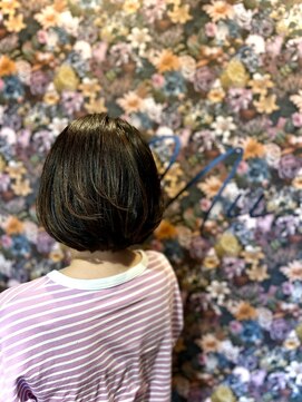 ニイ(Nii.) 【オイルカラー・ハイライト】ミディアムボブ