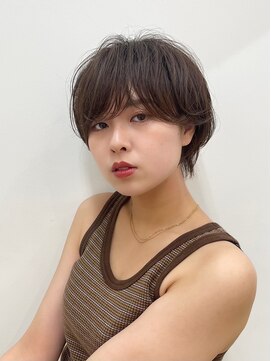 イヴォークトーキョーオーサカ(EVOKE TOKYO osaka) 耳かけ 丸みショート 前髪あり 可愛い ベージュカラー