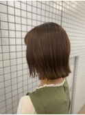 秋色カラーのぱつっとボブ