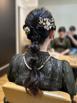 アロマ ヘアルーム 池袋店(AROMA hair room) 玉ねぎヘアアレンジ/編み下ろし/パールヘアアクセ