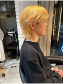 メンズ韓国ヘア　センターパート　ブリーチカラー イエロー