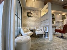 リスタ バイ ユーヤ(Lista by yuya)の雰囲気(待合スペースです◎ソーシャルディスタンスを保ちながら)