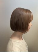 ワンカラーで叶えるベージュカラー×すっきりボブ