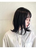 黒髪の抜け感くびれミディボブ
