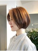 透明感カラー前髪長めのコンパクトショートボブ