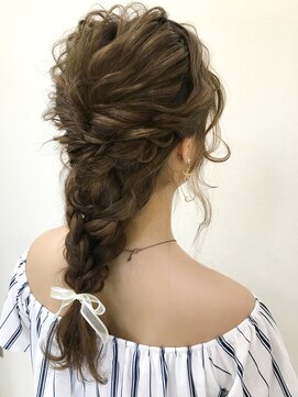 クラウン ヘアー(CLOWN hair) くるりんぱ×三つ編みアレンジ