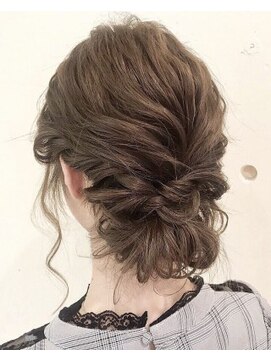 ネオリーブルノン 日吉(Neolive Runon) ゆるふわ こなれシニヨン