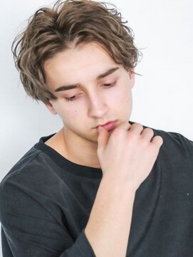 アクトゥス(AEQUITAS) センターパート束感トランクスヘア