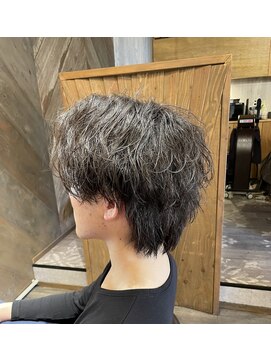 ヘアードレスビュー(hair dress V.I.E.W) ウルフマッシュ×波巻きパーマ