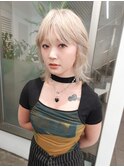 ケアブリーチハイトーンホワイトベージュカラーウルフカット