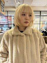 ドロップ(drop)&nbsp;儚いレイヤーボブ　ホワイトブロンド　　(表参道　青山)