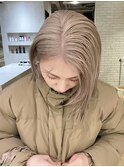 切りっぱなしミディアム顔周りレイヤーペールピンクベージュ30代