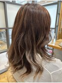 立体感細めハイライト大人可愛い無造作セミロングスタイル