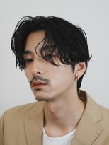 レタッチバイフィフス(RETOUCH by fifth)&nbsp;男らしさ溢れる緩めのスパイラルパーマのセンターパート