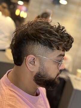 フランクス バーバー ウエストトウキョウ 吉祥寺店(FRANK’S BARBER WEST TOKYO) フェザーパーマサーフカール刈り上げセンターパート