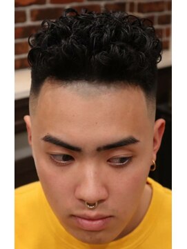 アクセプトザワールドバーバー(Accept the world barber) パーマ×スキンフェード