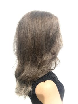 リー 京橋(Lee) > > > こっくりブラウンベージュ < < < 新出奈津樹