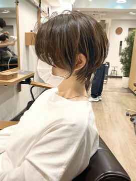 マグ ギンザ(mag ginza) アッシュベージュ/前髪長めショートボブ/ クールショート/柴