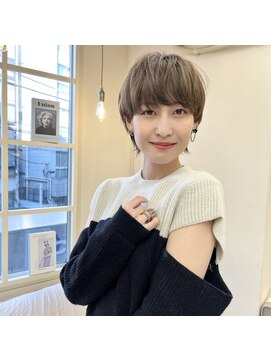 ジジ 代々木(Gigi) 【Gigi】ペールベージュ ベージュカラー ショートウルフ