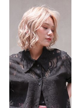 イーエン ヘアーデザイン(iiEn hair design) ブリーチ×ホワイトベージュ