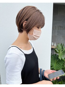 メゾン アヴァロ(Maison Avallo) グレージュカラーのショートボブ