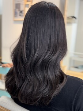 ミレバイジェニー (mirae by geny) グレーブラックで肌色は明るく見えます！s