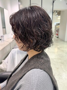 ビブ(VIV) 20代30代40代大人美人丸みショートボブパーマヘア川崎