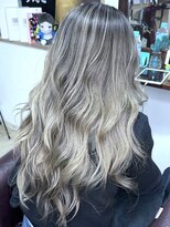 ブレイズヘアー(BLAZEhair) 【赤み修正】ミルクティグレージュバレイヤージュ×ブリーチ2回