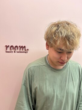 ルーム シンサイバシ(room shinsaibashi) 【room shinsaibashi/植松さくら】メンズのハイトーンベージュ