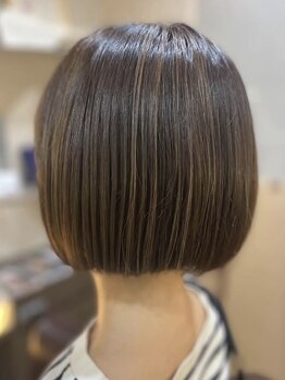 話題のAVEDAカラー導入サロン♪ダメージケアをしながら、白髪もしっかり艶やかに染まります♪
