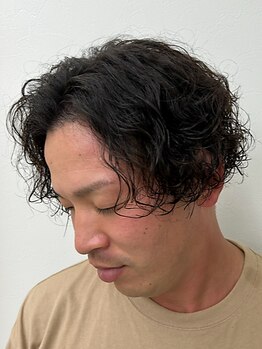 人気のツーブロックスタイルやフェードカット、パーマなど、あなたに合うかっこいいスタイルをご提案☆