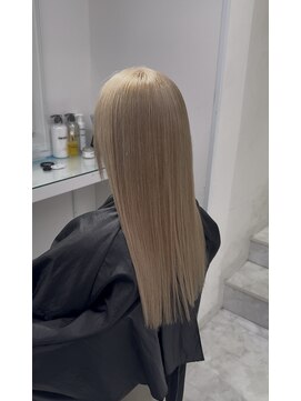 シー 池袋(SHE) ホワイトベージュ