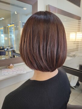 ナビバイケンジ(NaVI by KENJE) 丸み×くびれで“首が細く見える”大人ショート