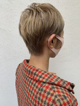 フェンヘアーアイス 中目黒(Fen.hair ici) 20代30代ダブルカラーミルクティアッシュ透け感ベリーショート