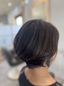 ベンチ(bench) ショートボブ