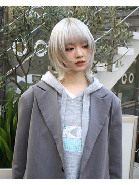 レコ 渋谷(LECO) ウルフカットレイヤーカットハイトーンホワイトシルバーカラー