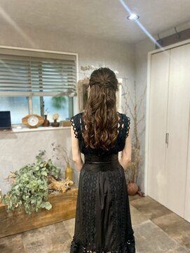 ベルトオブヴィーナス(Belt of venus) ハーフアップアレンジ