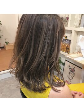 ジオ(gio) ナチュラルハイライトグレージュ