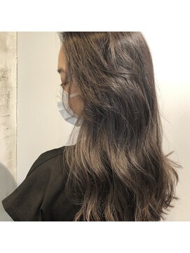 リバレッジ 広尾(Leverage) 細めのハイライトで透明感アッシュブラウン