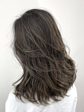 クールブ(Courbe) 透明感たっぷり♪グレージュカラー