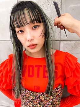 トゥコ(tuco) ブリーチカラーインナーカラーパッツン前髪姫カット個性的