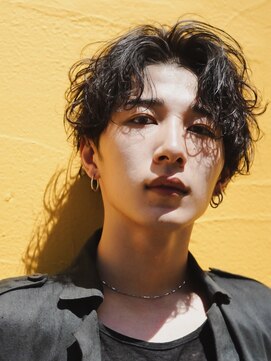 オーシャントーキョー 仙台(OCEAN TOKYO) 波巻きスパイラル緩め太め黒髪センターパートウルフ2ブロック