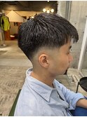 フェードカット　バーバースタイル　クロップ　前髪長め